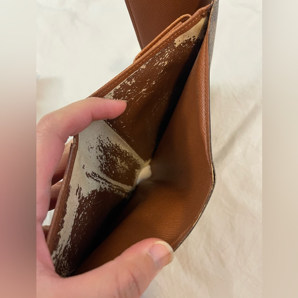 LV Wallet - Picture 8 of 11